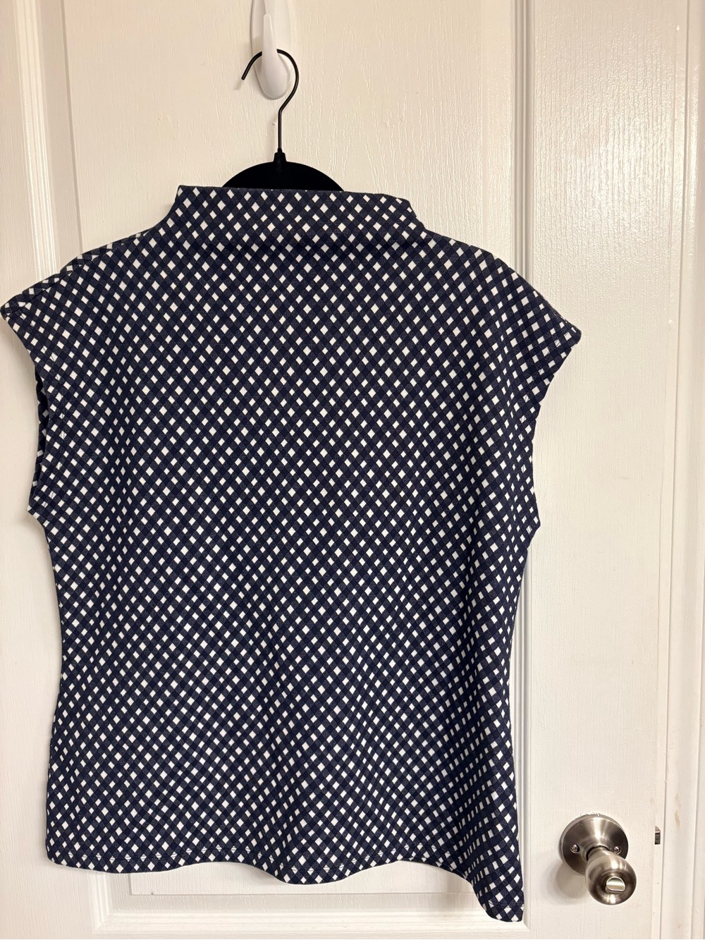 Ann Taylor Navy and White Sleeveless Diamond-Print Button Down Top